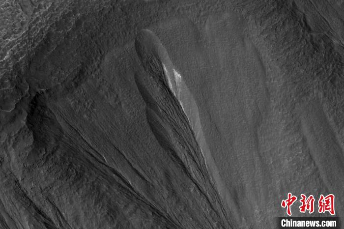 國際最新研究：火星中緯度冰沉積物或為尋找火星生命關(guān)鍵地點