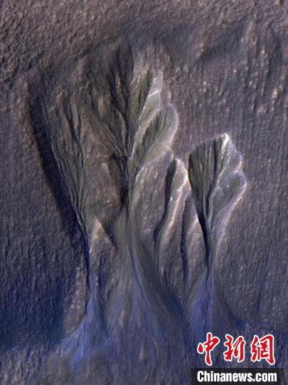 國(guó)際最新研究：火星中緯度冰沉積物或?yàn)閷ふ一鹦巧P(guān)鍵地點(diǎn)(圖2)