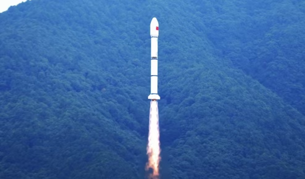 長二丙火箭成功發(fā)射遙感四十三號03組衛(wèi)星