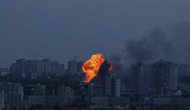 震撼！俄烏沖突再升級：俄大舉轟炸烏軍工烏全境警報長鳴